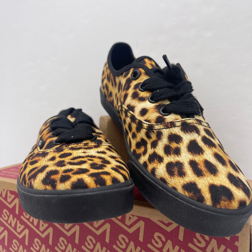 Vans Men’s Authentic Lowpro Sneakers 
Leopard 
Lifestyle, Low Profile - Picture 10 of 16
